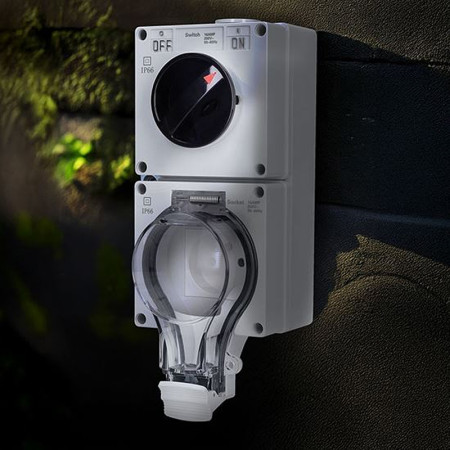 Zásuvka VDT IP66 s vypínačom SOLIGHT 5B351