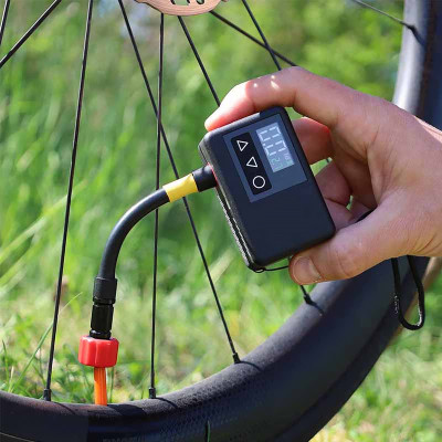 Autokompresor SOLIGHT PAP02 8,3BAR nabíjateľný mini vreckový