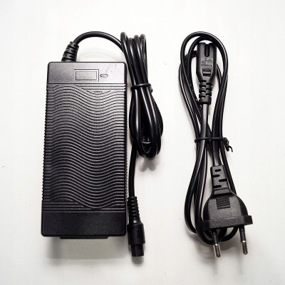 Nabíjačka na kolobežku 42V 1,5A GX12 3-PIN FOREVER HLT-180-4201500