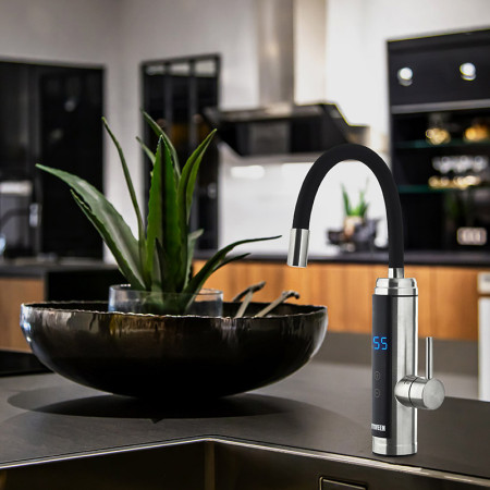 Prietokový ohrievač vody NOVEEN IWH955 na drez +displej